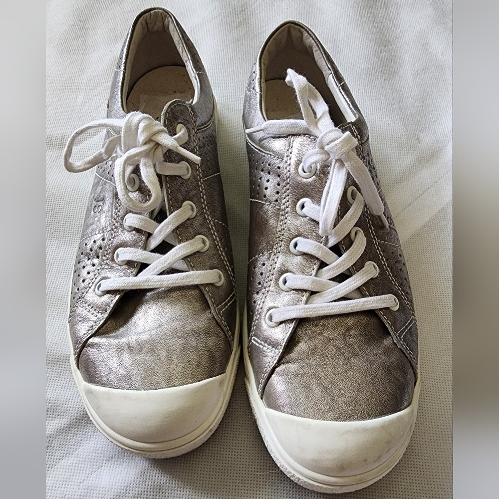 JoseF Seibel Stylish Silver Women's Sneakers Size 9